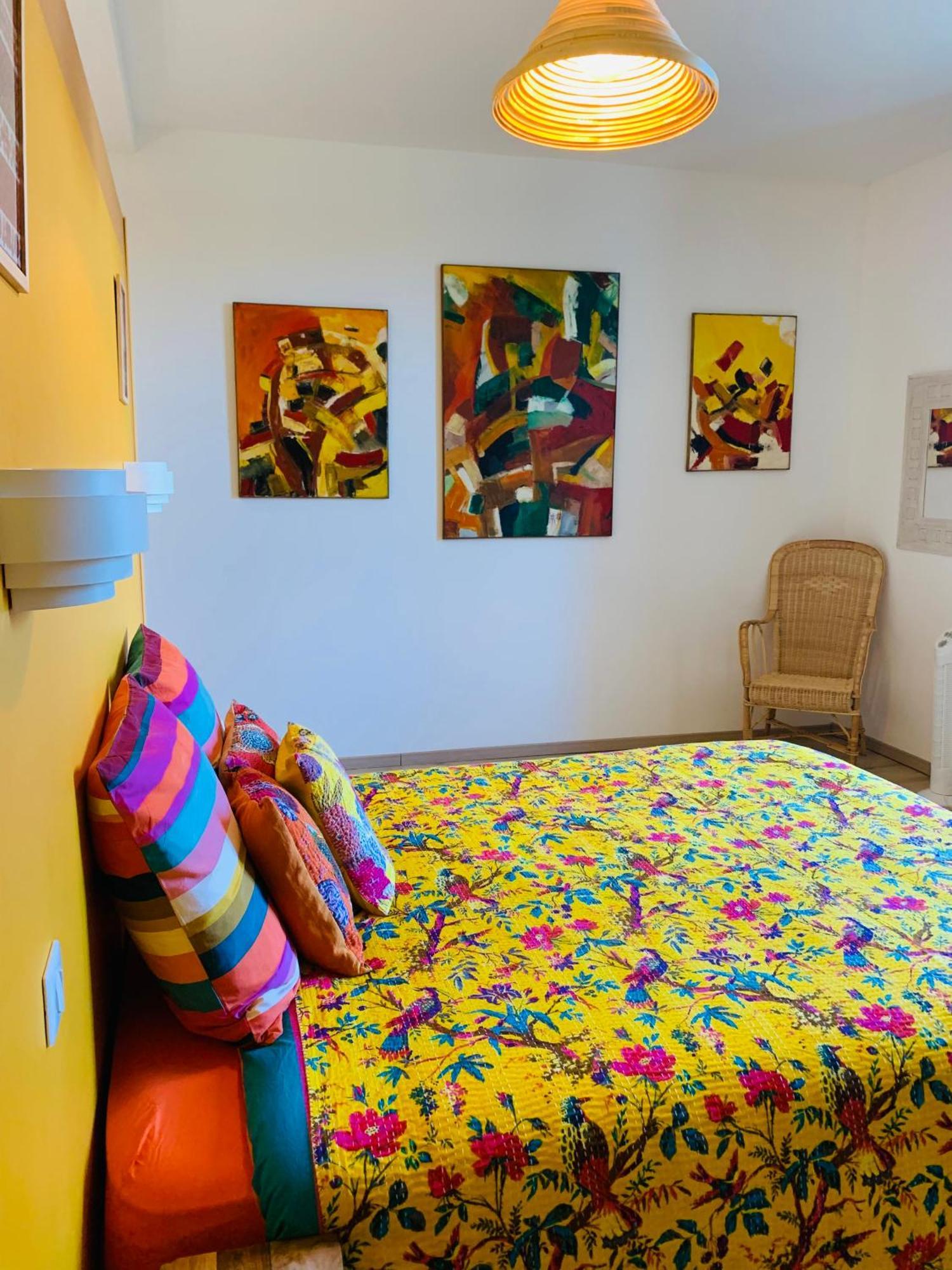 Aux Couleurs De Commarin Chambres D'Hotes المظهر الخارجي الصورة